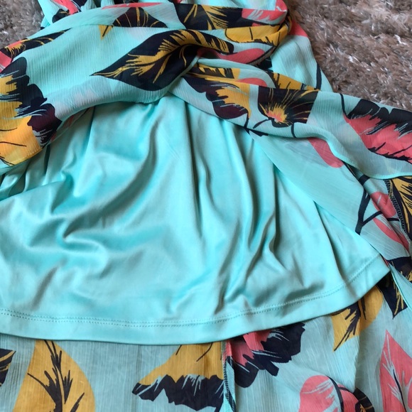 Express floral leaf maxi dress - Picture 6 of 7